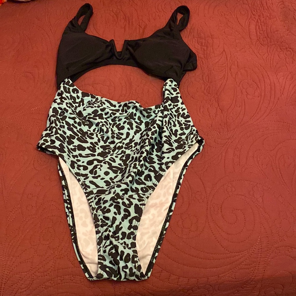 One piece swim suit